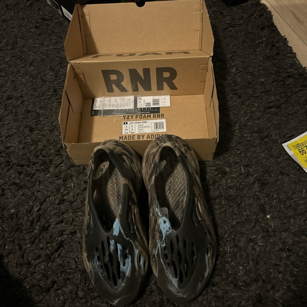 Yzy foam rnr